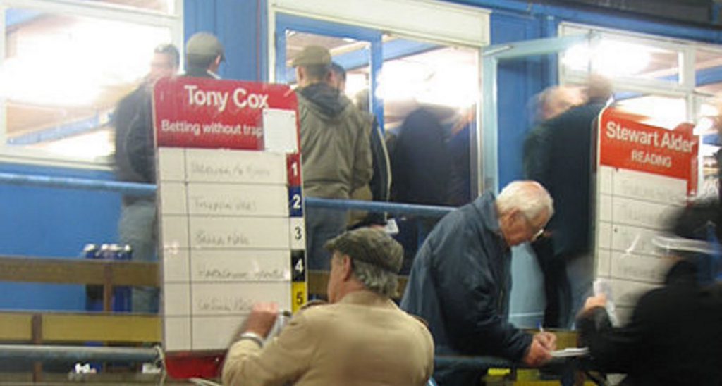 Scandalo bookmakers inglesi: scommettono su ricostruzione case terremotate italiane - Lercio