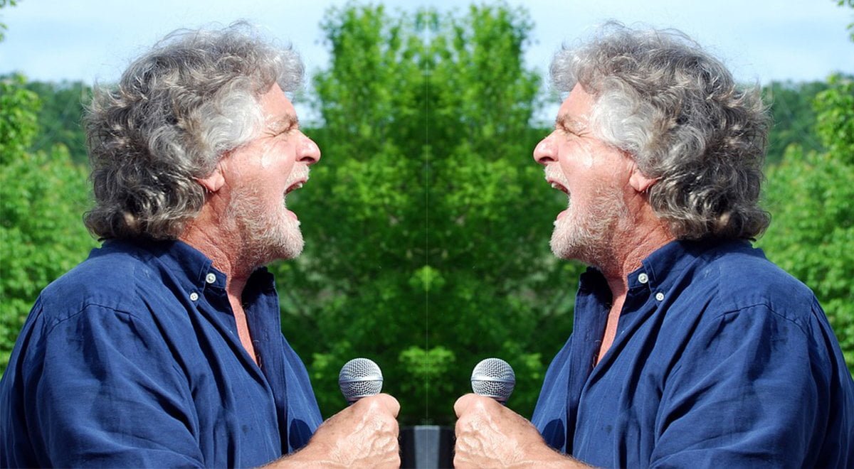 “Il Movimento è più importante di me”, Grillo dona 2 milioni di euro al leader dei 5 Stelle - Lercio