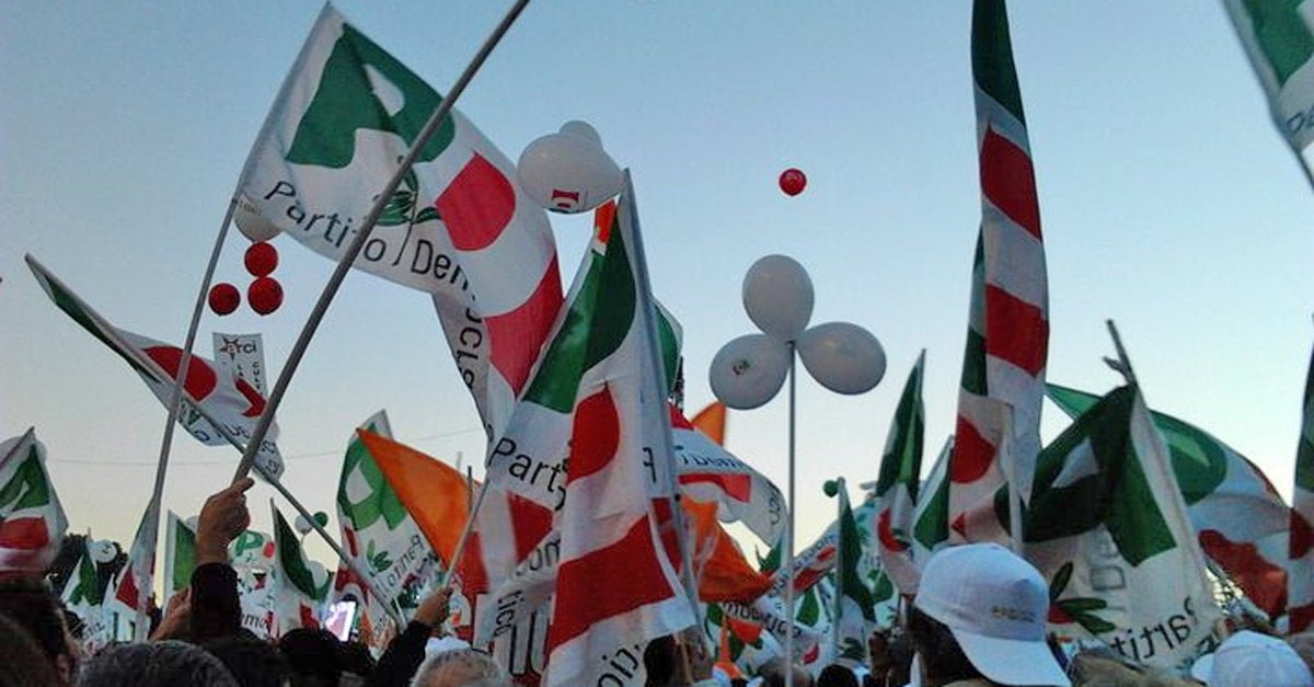Scissione Pd, sondaggio conferma: "In crescita l'attenzione per le altre notizie" - Lercio