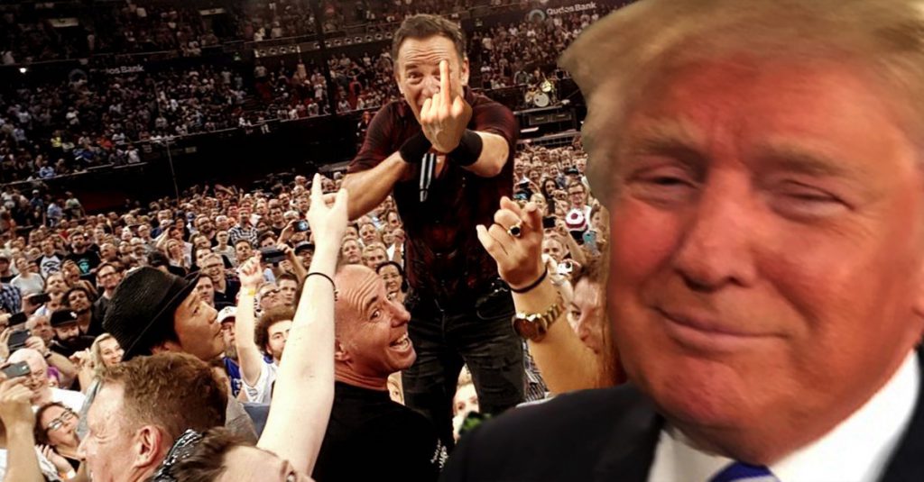 Trump scatta selfie con dietro Bruce Springsteen che lo manda affanculo - Lercio