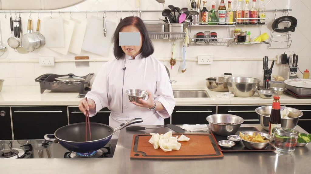 Cuoca killer uccide 17 anziani mettendo del cloruro di sodio nella zuppa - Lercio