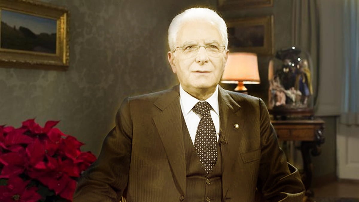 Mattarella rientra dalla Cina, ma in realtà è un guerriero di terracotta - Lercio