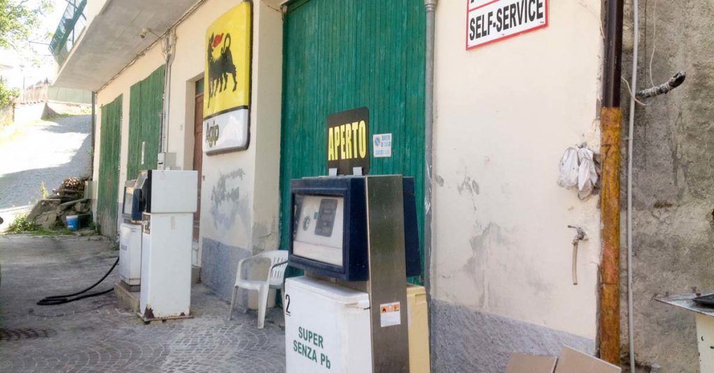 Proclamato sciopero generale dei benzinai: sospiro di sollievo per 50 mila barboni - Lercio