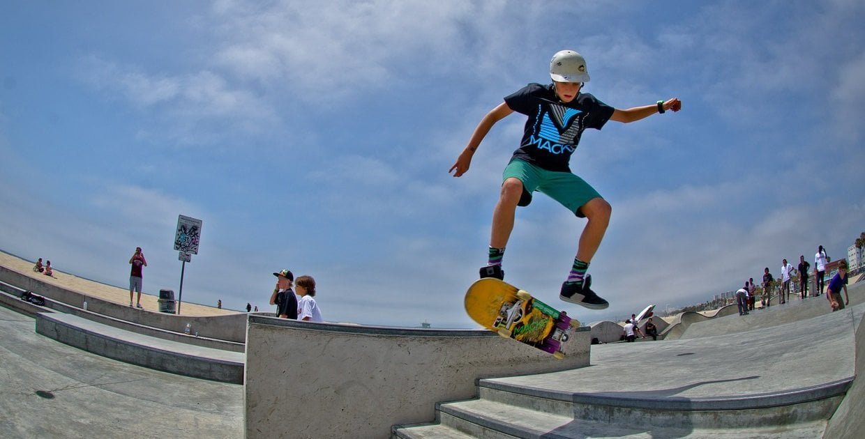 Scienza: scoperto skater con ancora entrambi i testicoli - Lercio