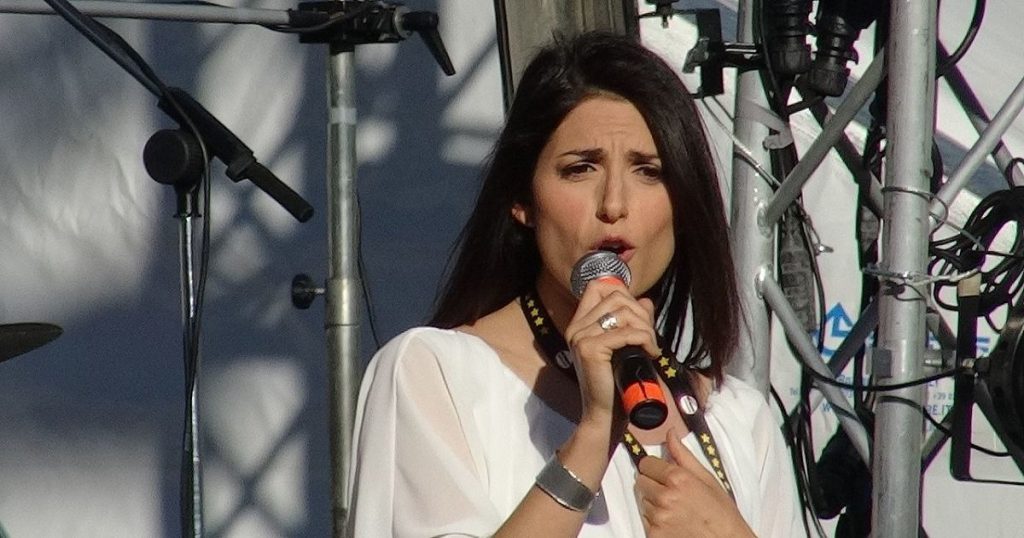 Virginia Raggi intitola un internet point a Casaleggio - Lercio