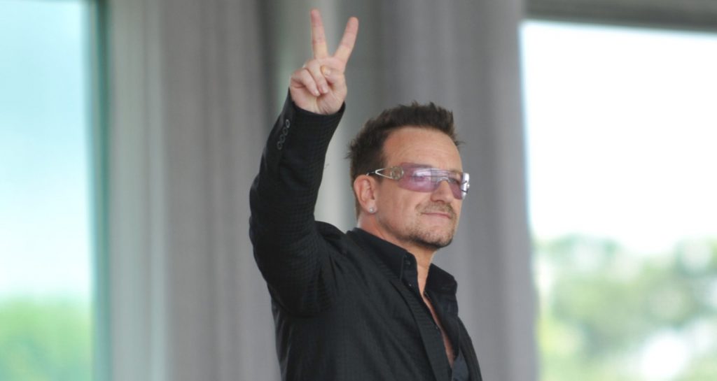 Bono Vox annuncia: "Domani concerto degli U2 per la pace tra Magalli e Adriana Volpe" - Lercio