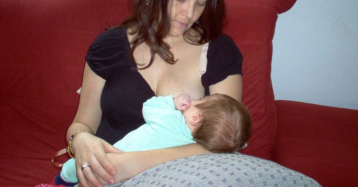 Cassazione: allattamento in pubblico solo per chi ha almeno la terza - Lercio