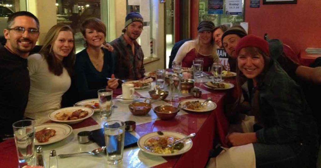 Cena tra amici degenera in un nuovo partito di sinistra - Lercio