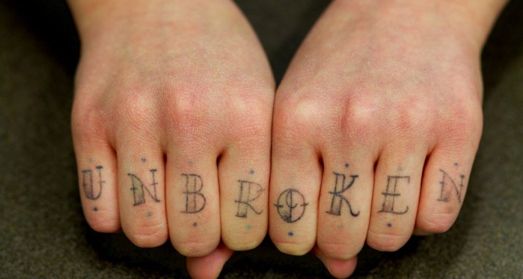 ISTAT: lo scorso anno gli italiani hanno letto più tatuaggi che libri - Lercio