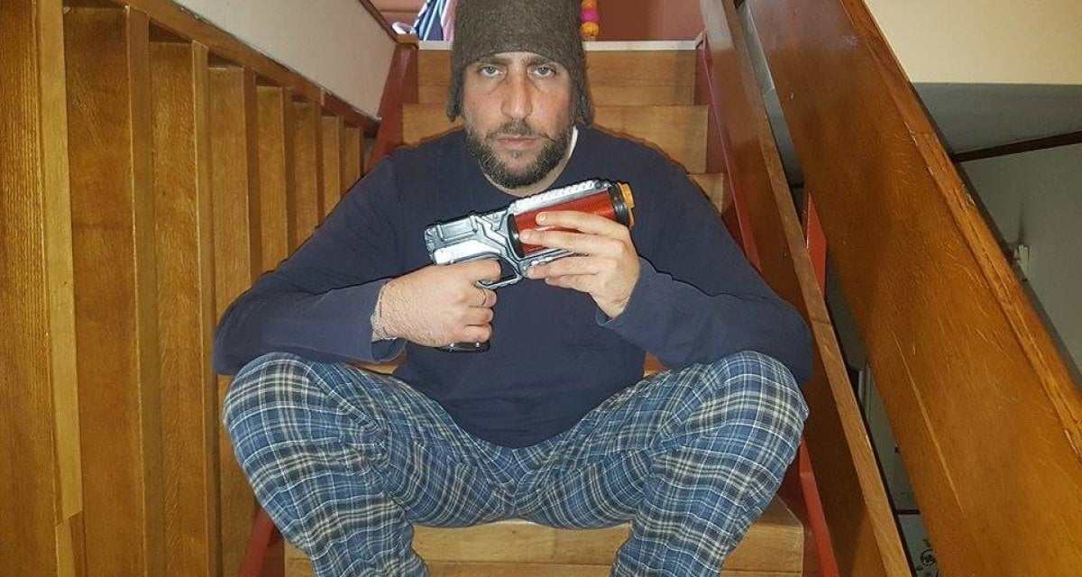 Legittima difesa, Governo rettifica: "Si potrà sparare anche di giorno, ma solo in pigiama" - Lercio