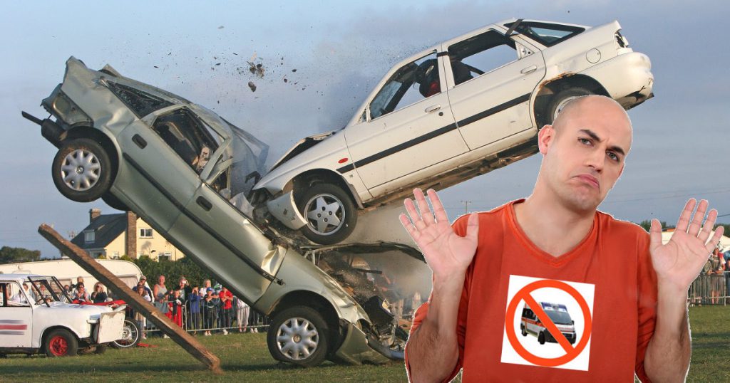 Assiste a un frontale ma non chiede aiuto: antisoccorsista si rifiuta di chiamare il 118 - Lercio