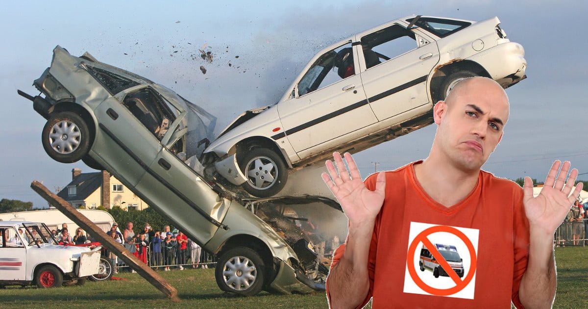 Assiste a un frontale ma non chiede aiuto: antisoccorsista si rifiuta di chiamare il 118 - Lercio