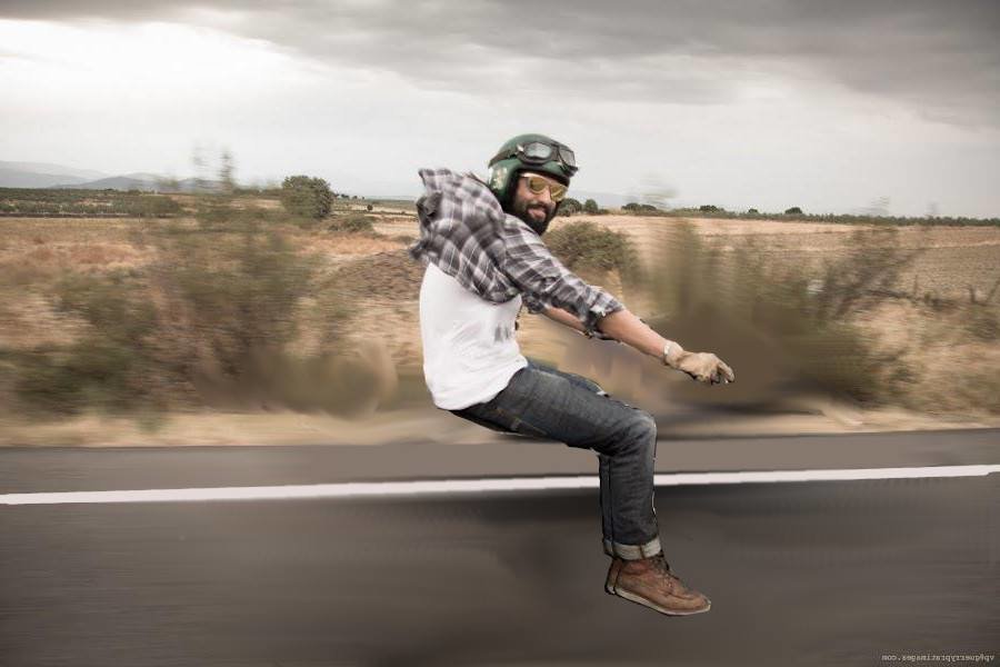 Motociclista si accorge dopo 40 km di aver dimenticato la moto - Lercio