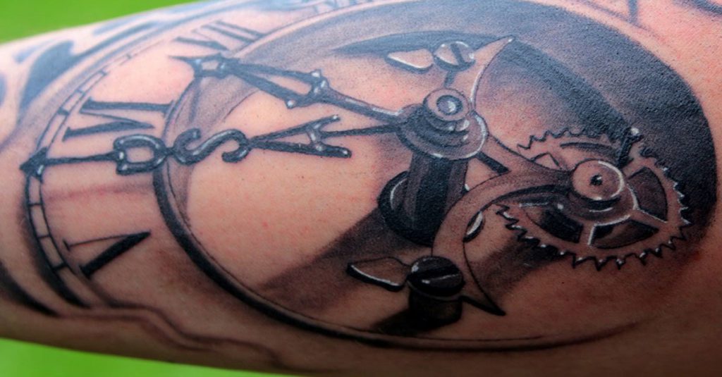 Napoli. Borseggiatore ruba tatuaggio raffigurante un orologio - Lercio