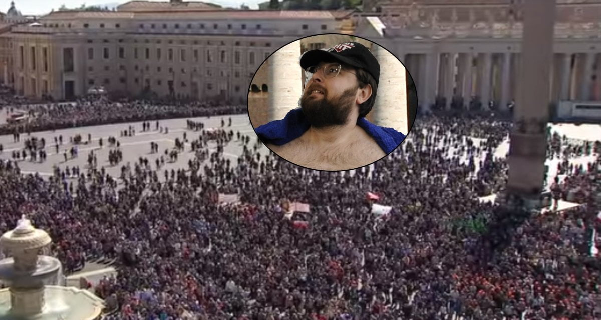 Adinolfi lancia il reggiseno e rimane in topless durante l'Angelus - Lercio