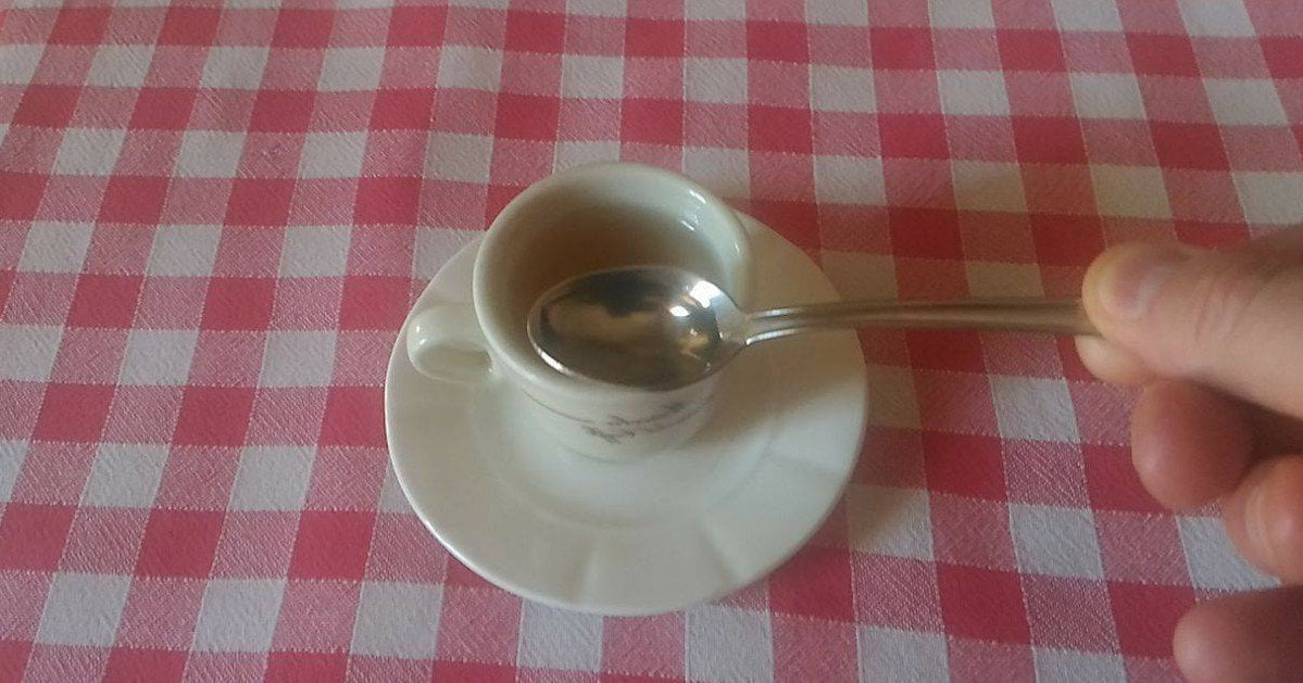 Annacqua il caffè: revocata la cittadinanza napoletana - Lercio