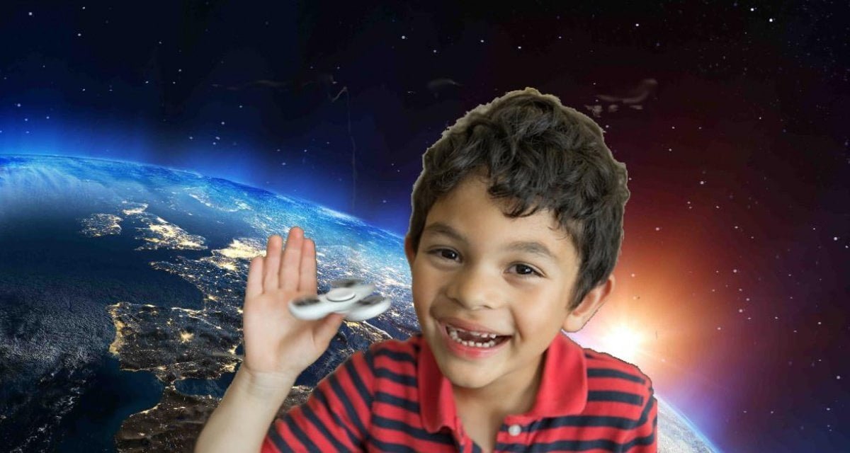 Disperso nello spazio bambino campione di velocità con il Fidget spinner - Lercio