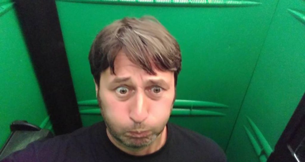 Entra in un bagno chimico e stabilisce il nuovo record mondiale di apnea - Lercio