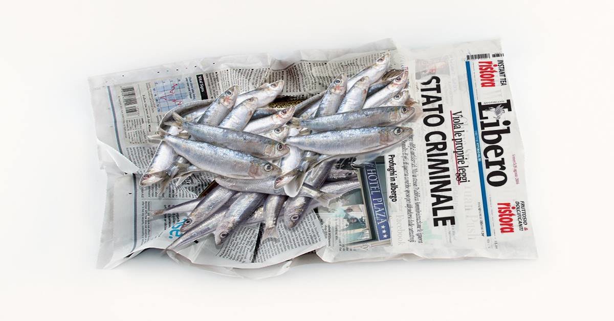 Allerta Federconsumatori: i tranci di tonno incartati con Libero diventano sardine - Lercio