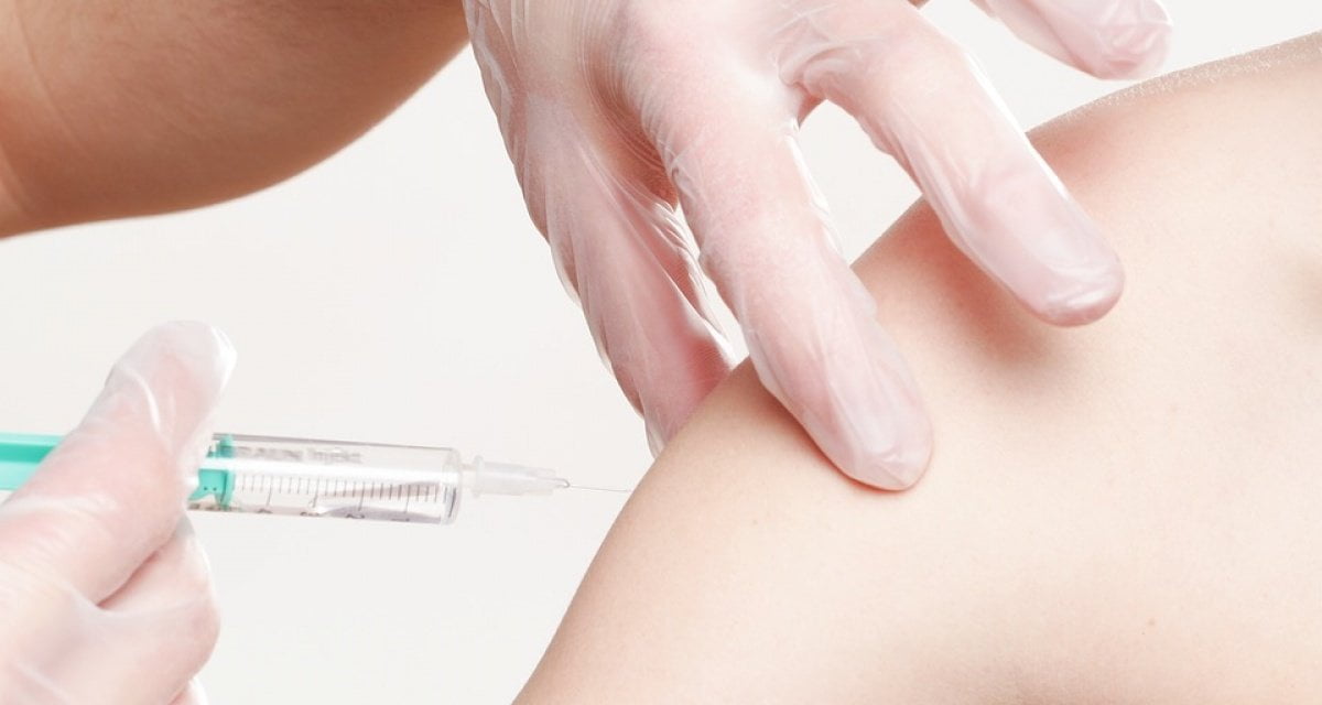 Antivax denuncia: "Metalli pesanti anche negli aghi delle siringhe" - Lercio