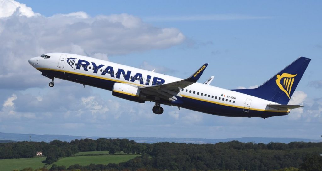 La proposta di Ryanair per risolvere la crisi: “Voli gratis se piloti l'aereo” - Lercio