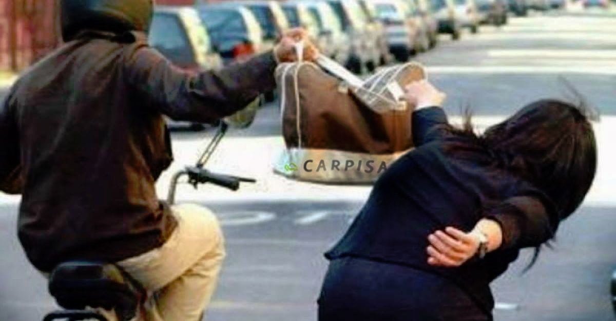 Napoli: ladro scippa uno stage di 3 mesi da Carpisa - Lercio