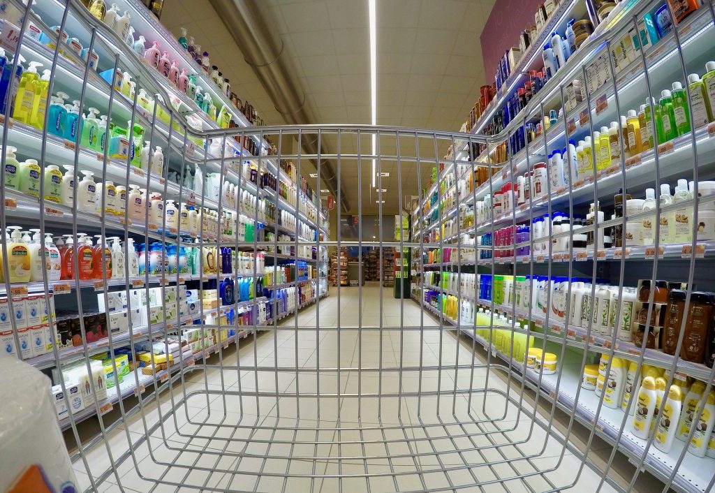 Supermercato arrotonda tutti i prezzi da 99 cent a 1 euro e fallisce - Lercio