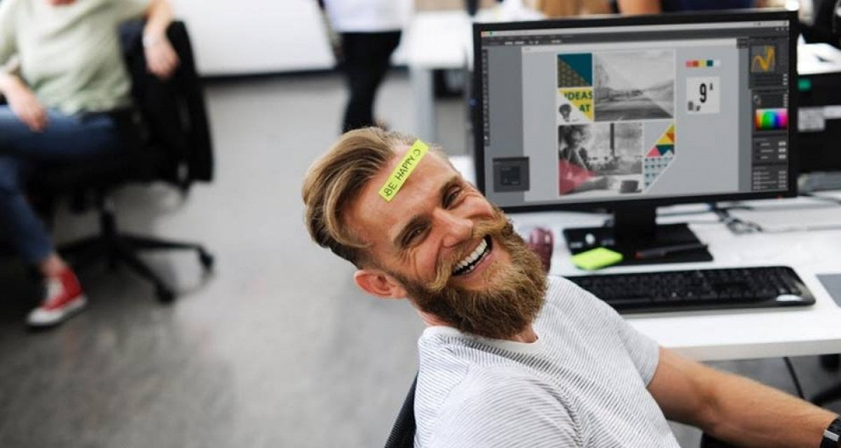 Facebook, uomo si fa togliere una costola per mettersi i like da solo - Lercio