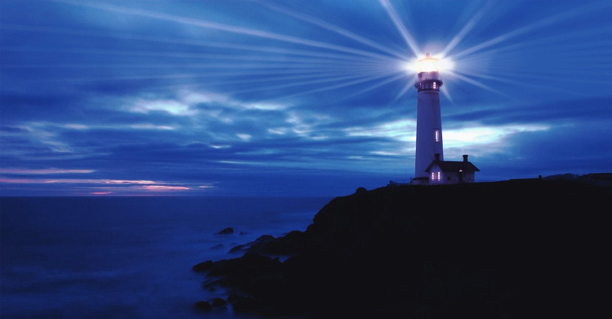 Guardiano del faro riflette guardando l'infinito: “Quella Debora al liceo potevo scoparmela” - Lercio