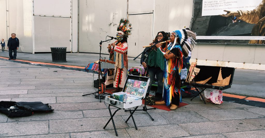 Storico rivela: “Gli Incas furono sterminati perché rompevano il cazzo con i flauti” - Lercio