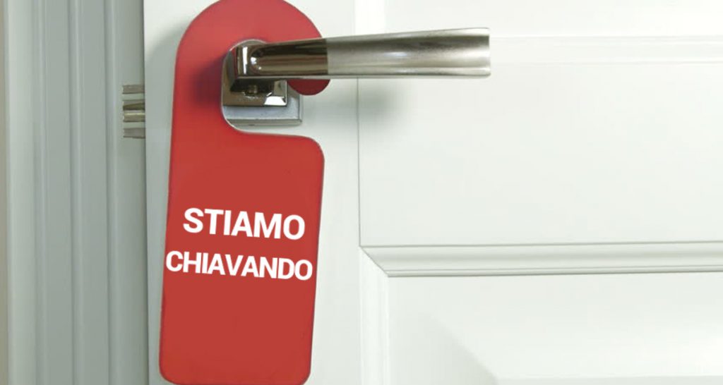 Alberghi sinceri: cartello "Do not disturb" verrà sostituito da quello "Stiamo chiavando" - Lercio