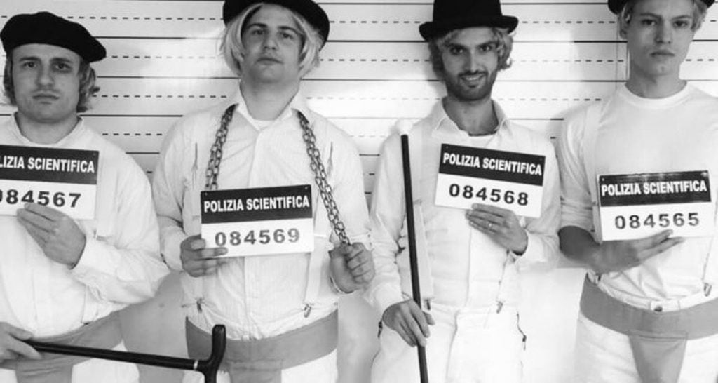 Cosplayer di Arancia Meccanica si fanno prendere la mano e devastano il Lucca Comics - Lercio