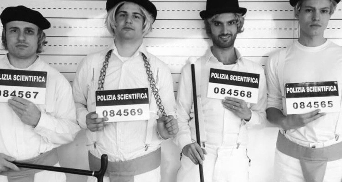 Cosplayer di Arancia Meccanica si fanno prendere la mano e devastano il Lucca Comics - Lercio