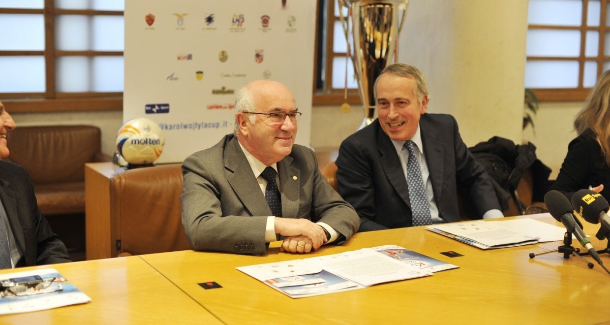 Tavecchio ottimista: "Se la Corea del Nord bombarda la Svezia, da regolamento siamo ripescati" - Lercio