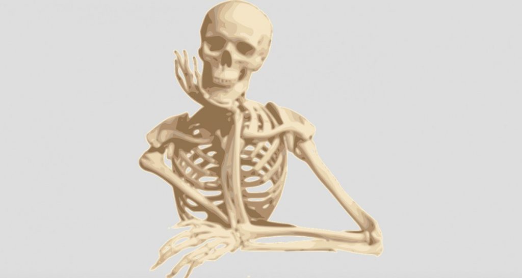 Trovato scheletro di professore di ginnastica che aspettava di parlare con i genitori - Lercio