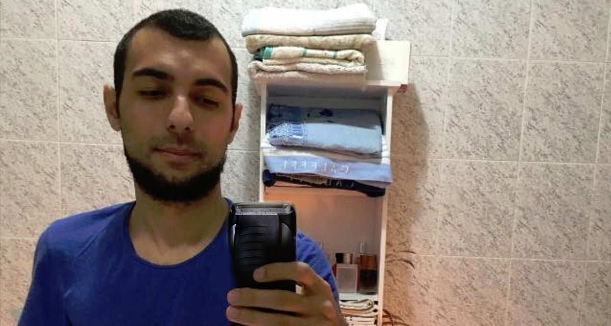 Gli si rompe il rasoio elettrico mentre si fa la barba e diventa fondamentalista islamico - Lercio