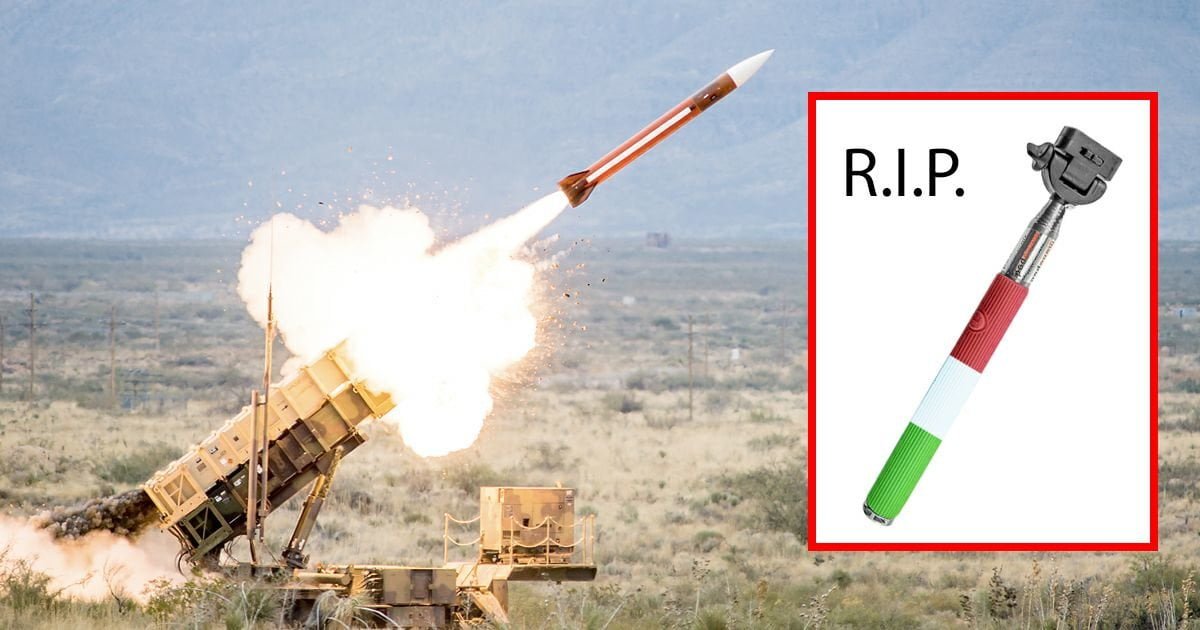 Missile americano abbatte bastone da selfie messicano che si allungava oltre confine - Lercio