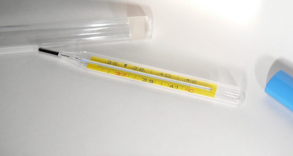 Assume una Tachipirina scaduta da 10 anni e guarisce dall’influenza del 2010 - Lercio