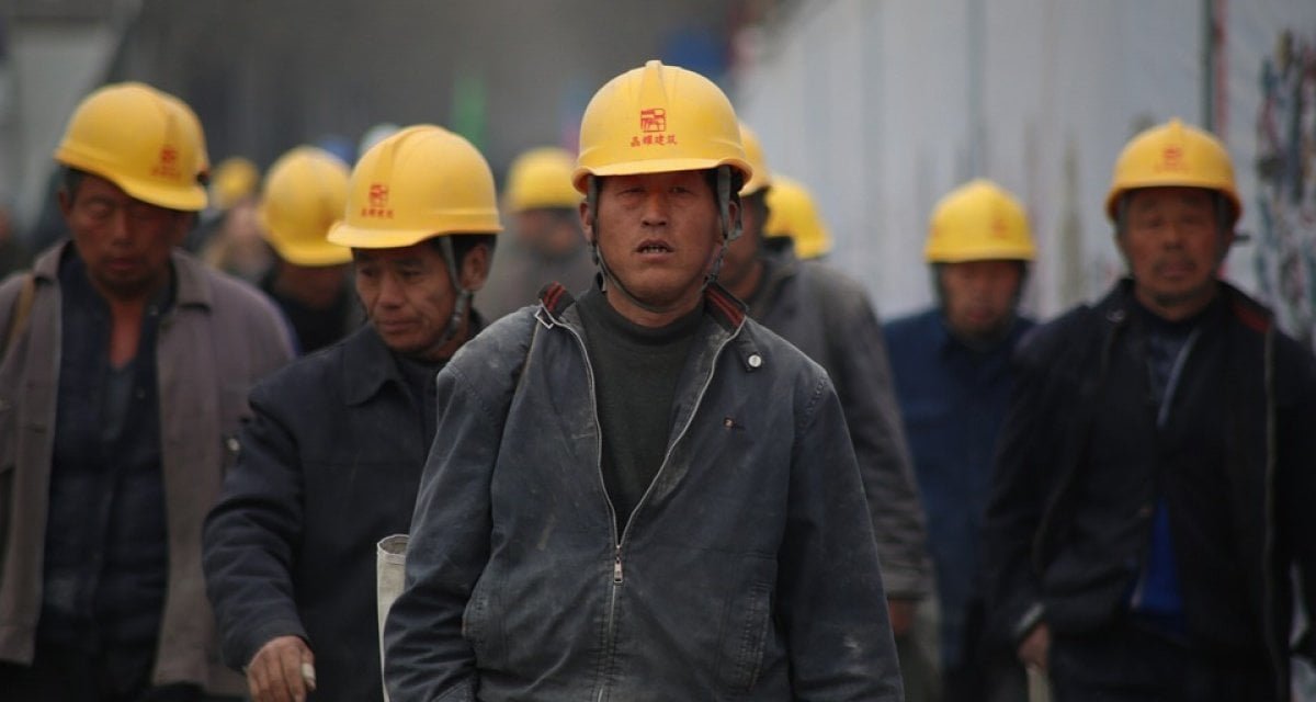Cina introduce l'alternanza lavoro-lavoro - Lercio