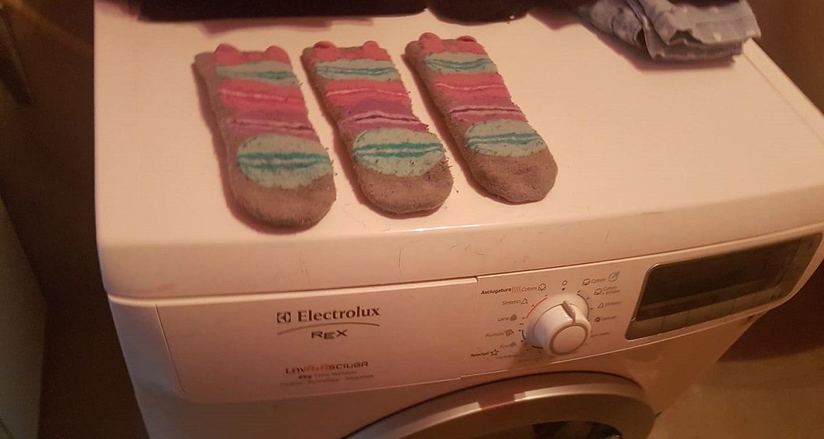 Grande successo per la lavatrice che restituisce un calzino in più - Lercio