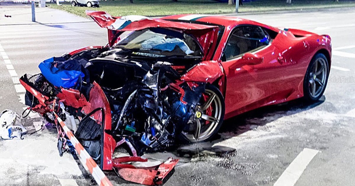 Investe tre pedoni e distrugge la Ferrari contro un muro ma è felice perché ha fatto meglio del PD - Lercio