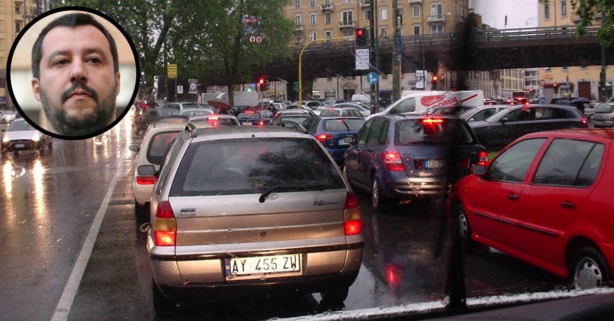 Salvini annuncia: "Per il traffico proporremo la circolazione a razze alterne" - Lercio