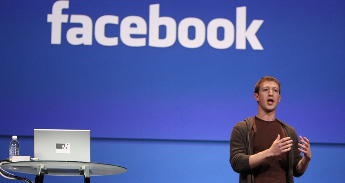 Zuckerberg ammette: "Ci hanno rubato i dati ma vi abbiamo salvato da milioni di capezzoli" - Lercio