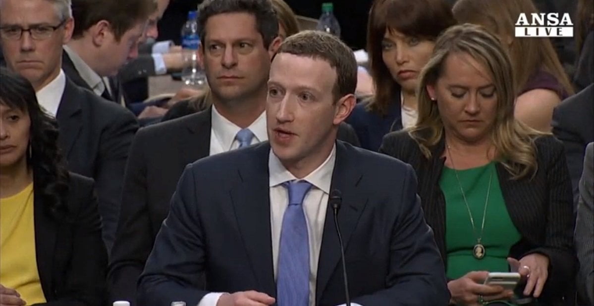 Analytica, Zuckerberg incontra la commissione Usa: "Buongiorno Senatore, come vanno le emorroidi?" - Lercio