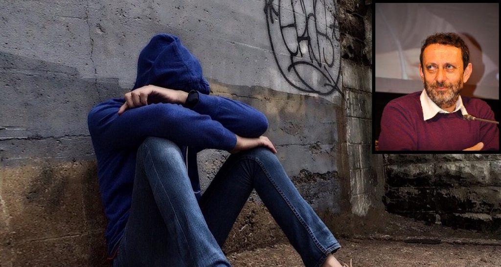 Liceo Classico. Alunno bullizza i compagni con le "Amache" di Michele Serra - Lercio