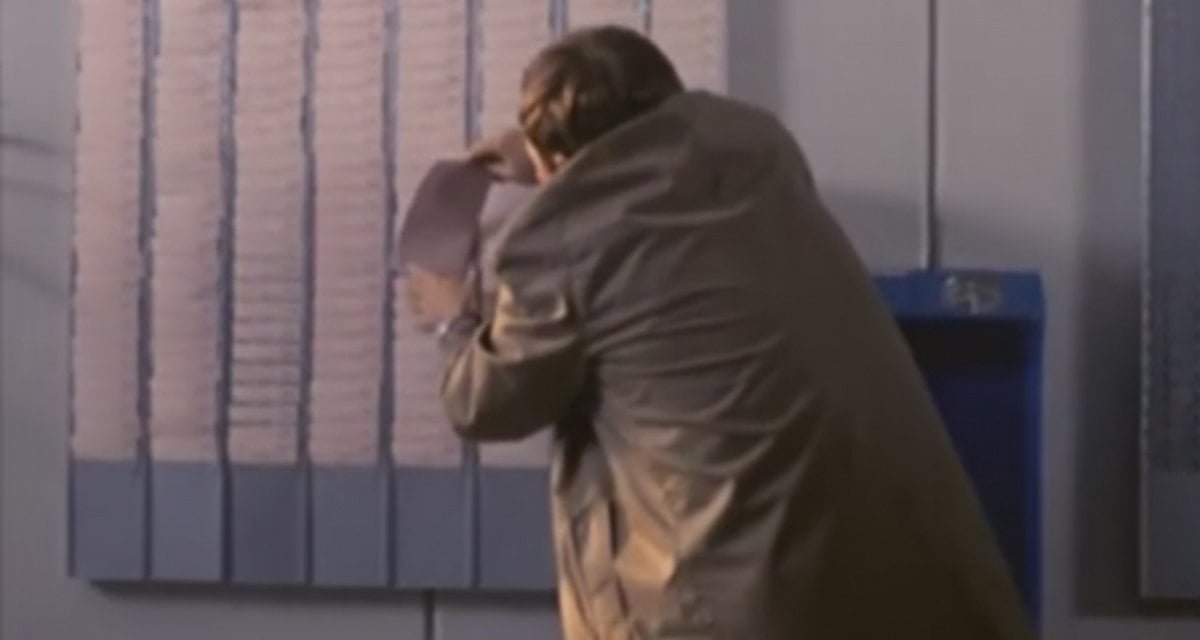 Napoli, timbravano il cartellino e poi andavano a lavorare: denunciati una decina di falsi assenteisti - Lercio