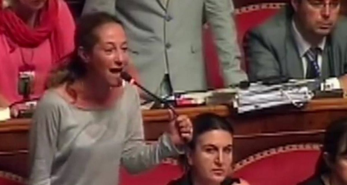 Paola Taverna elenca tutti i 321 senatori con un unico rutto - Lercio