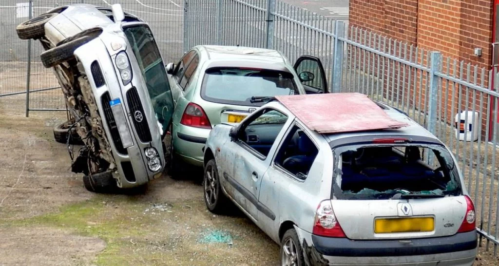 Sperimentata in Italia la prima rissa per il parcheggio tra auto senza pilota - Lercio