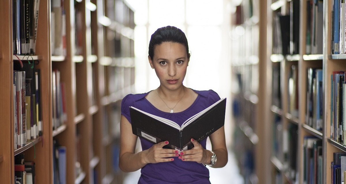 Compra manuale di auto-aiuto e trova dentro di sé la forza di buttarlo nel cesso - Lercio