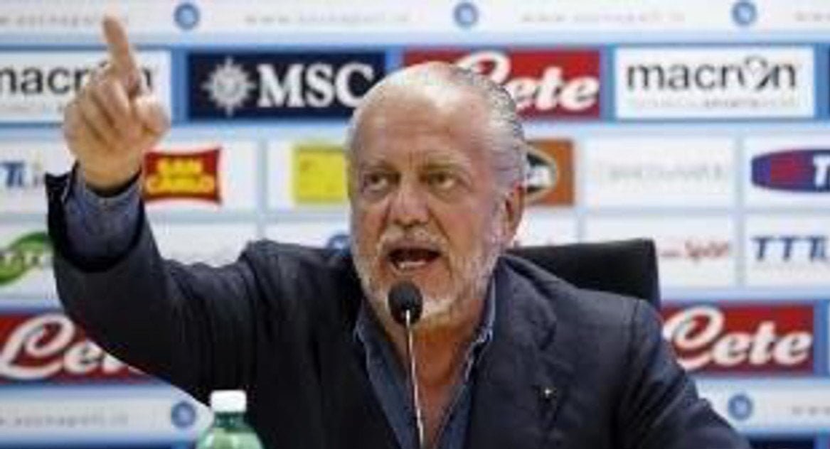 De Laurentis allarga la teca del Napoli per farci entrare tutti gli scudetti morali - Lercio